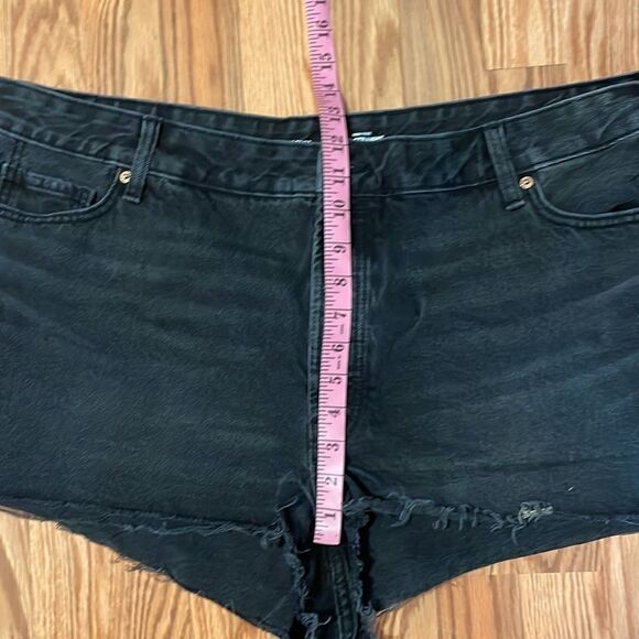 Old Navy Plus Size Booty Shorts, black cut-offs, cotton, 22 - Picture 3 of 6